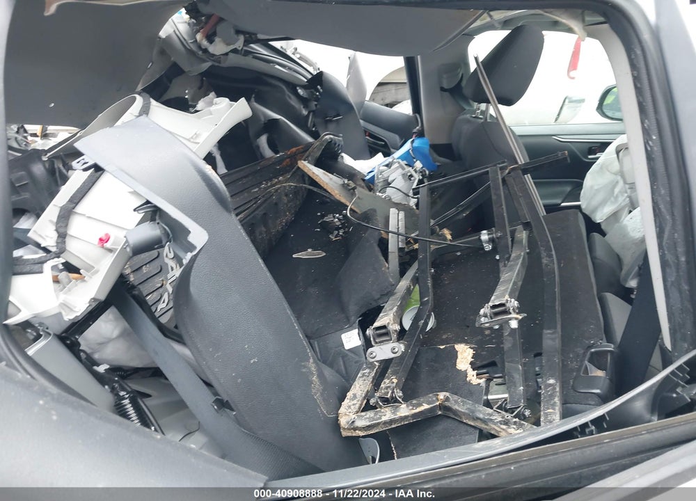 2019 TOYOTA RAV4 XLE VIN: 2T3P1RFV0KW060670