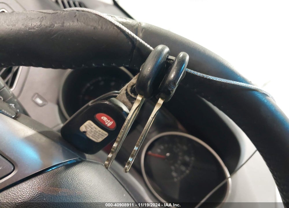2011 HYUNDAI TUCSON GLS VIN: KM8JUCAC9BU158086