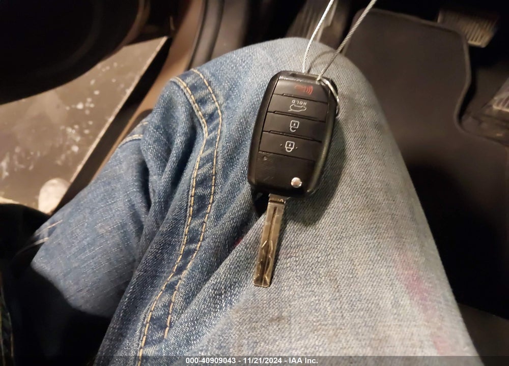 2016 KIA SOUL VIN: KNDJN2A24G7266771