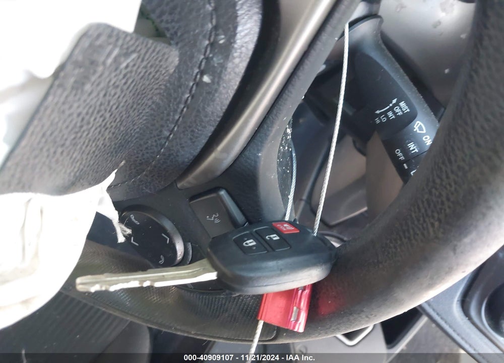2017 TOYOTA RAV4 LE VIN: 2T3BFREV3HW566015