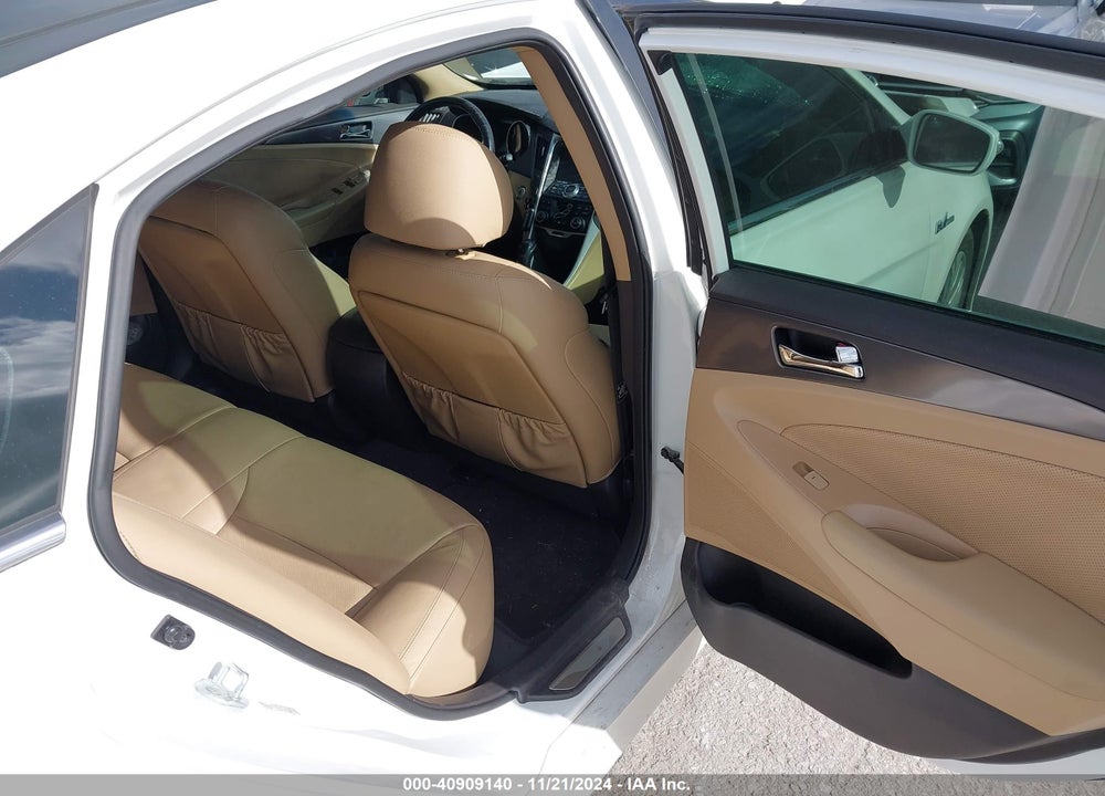 2015 HYUNDAI SONATA HYBRID LIMITED VIN: KMHEC4A40FA132115
