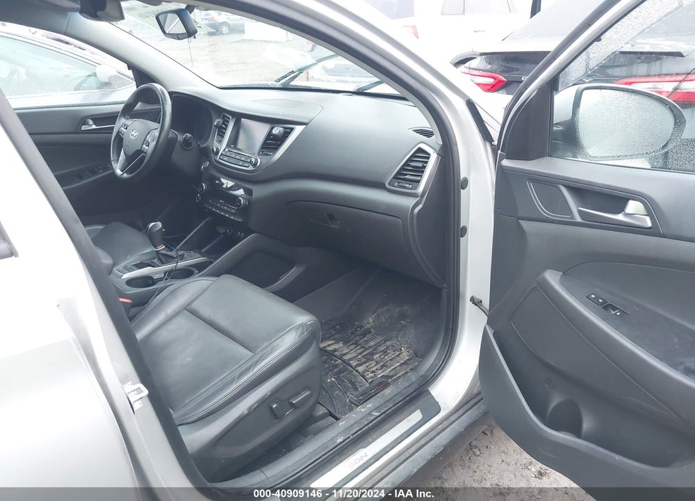 2016 HYUNDAI TUCSON LIMITED VIN: KM8J33A27GU042192