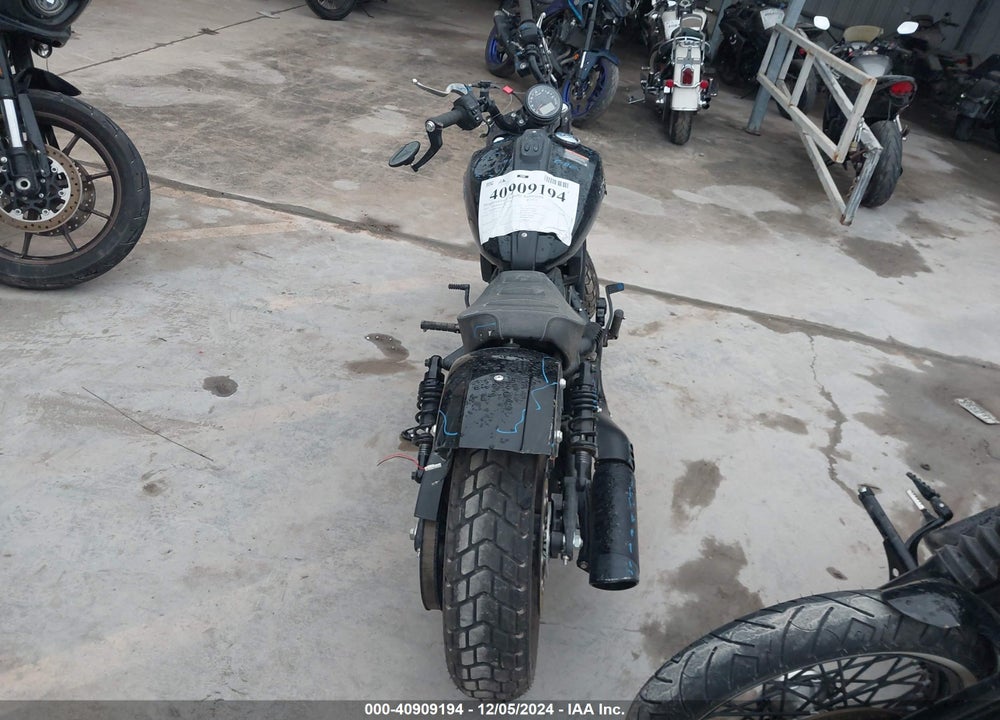 2025 INDIAN MOTORCYCLE CO. SCOUT BOBBER VIN: 56KSBB763S3202299