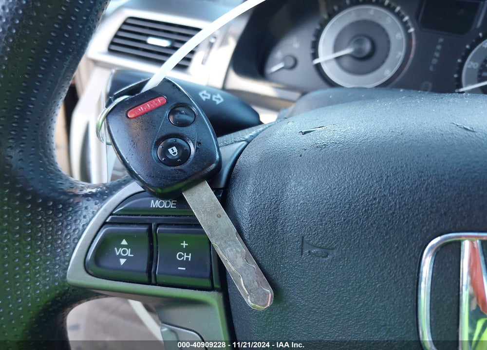 2013 HONDA ODYSSEY LX VIN: 5FNRL5H29DB088264