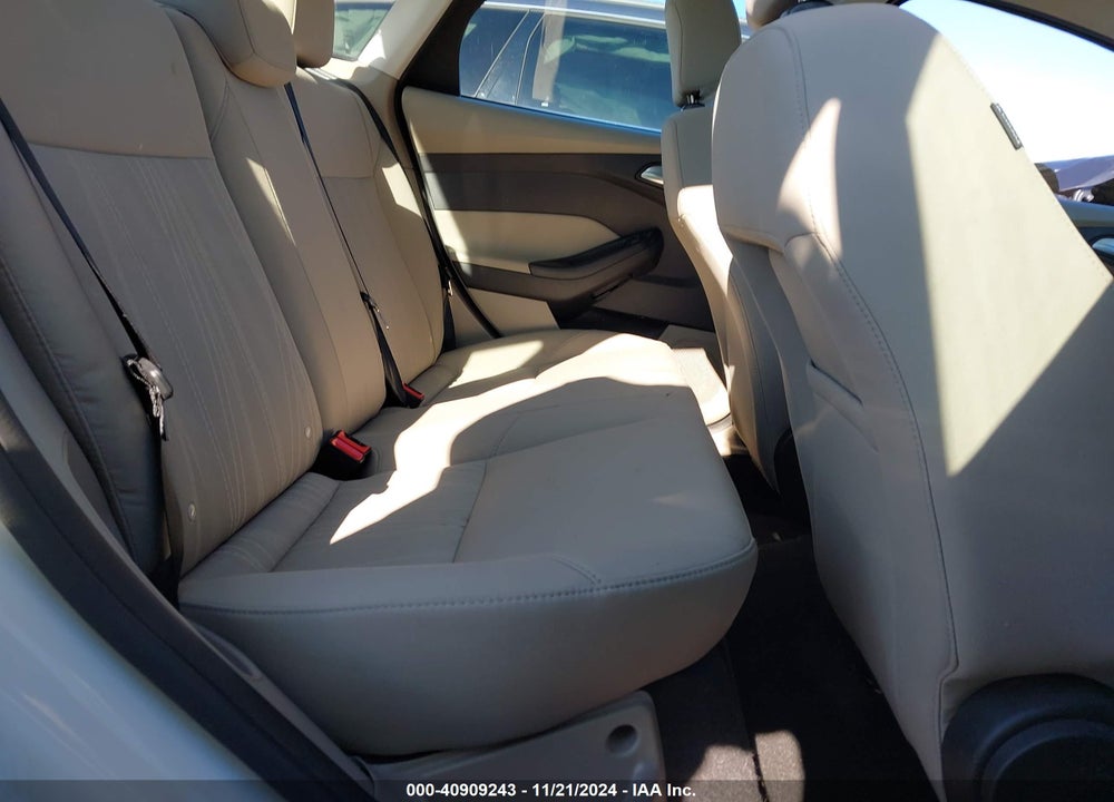 2018 FORD FOCUS SE VIN: 1FADP3FE4JL298897