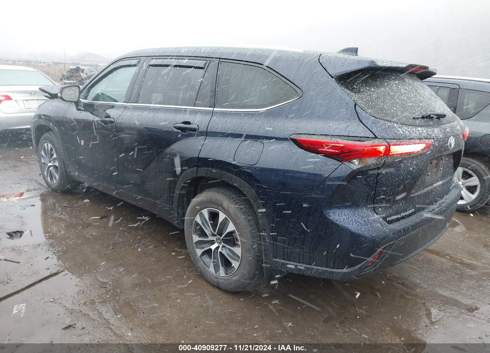 2022 TOYOTA HIGHLANDER XLE VIN: 5TDGZRBH4NS240703