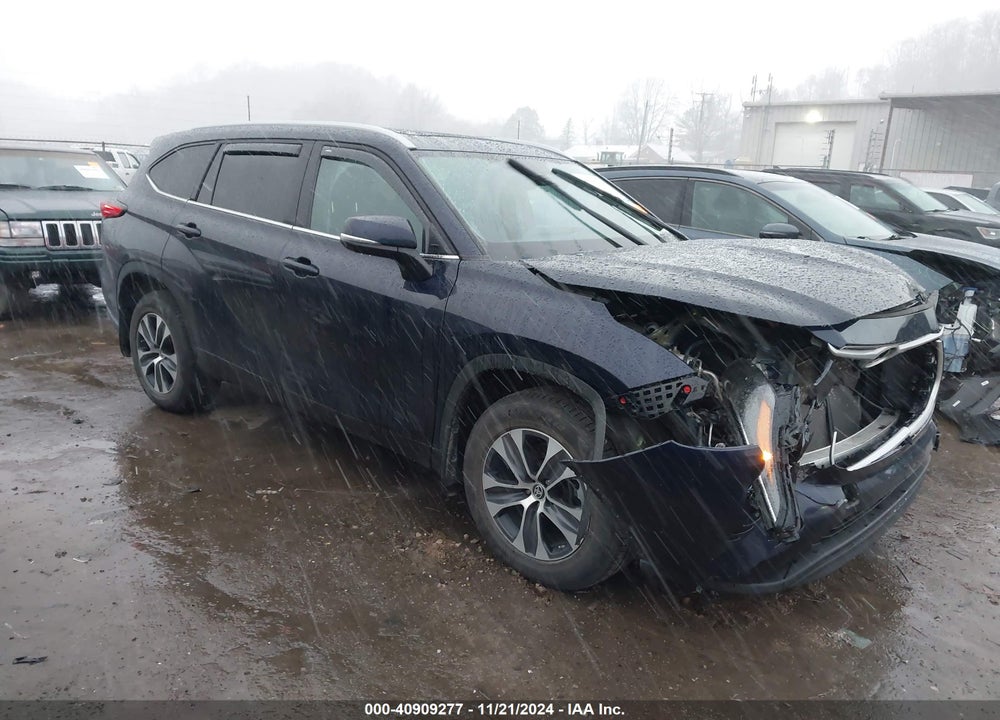 2022 TOYOTA HIGHLANDER XLE VIN: 5TDGZRBH4NS240703