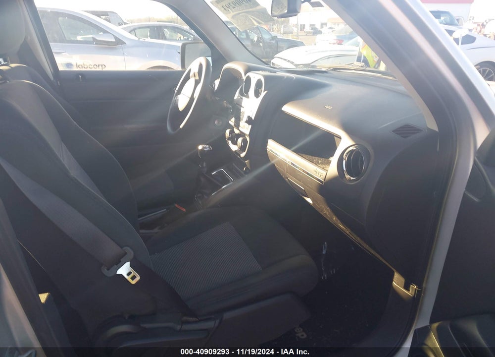 2014 JEEP PATRIOT SPORT VIN: 1C4NJPBB5ED585569