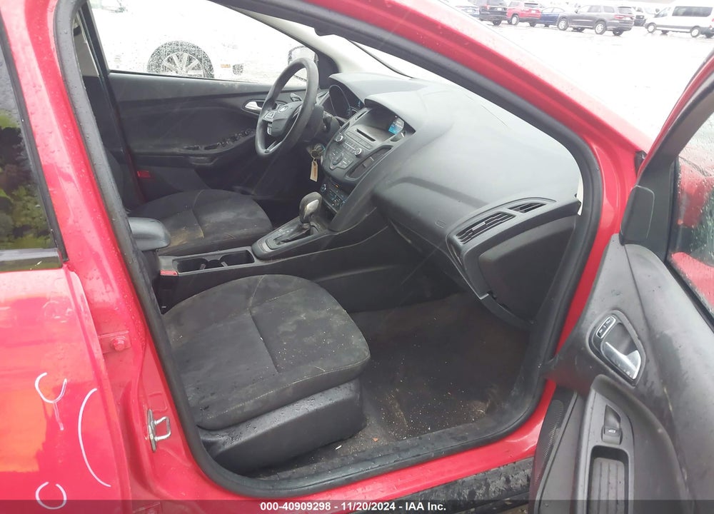 2017 FORD FOCUS SE VIN: 1FADP3F22HL329550