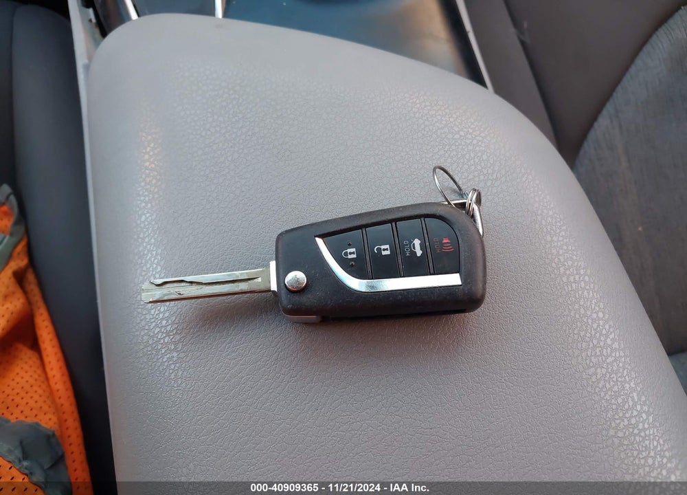 2019 TOYOTA CAMRY L VIN: 4T1B11HK2KU765607