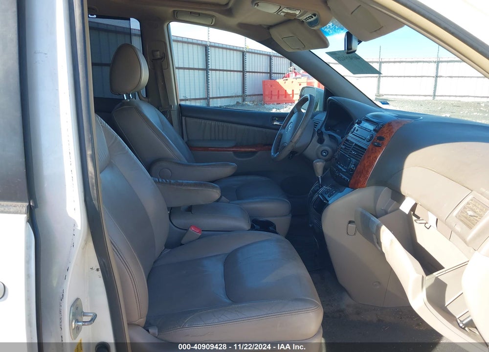 2009 TOYOTA SIENNA XLE VIN: 5TDZK22C59S236965
