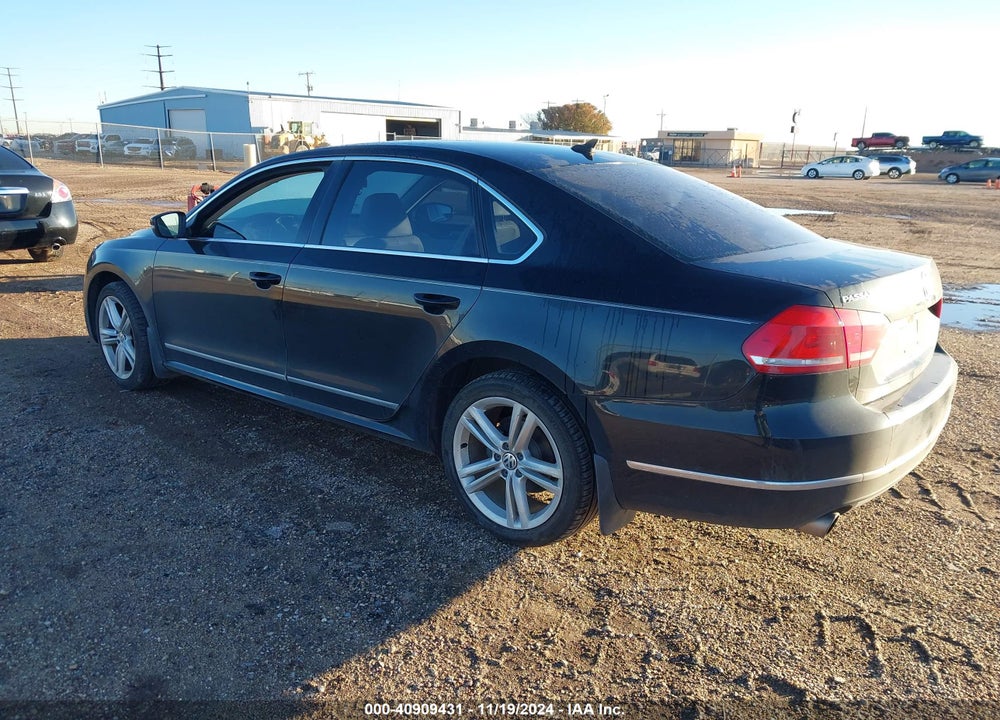 2014 VOLKSWAGEN PASSAT 2.0L TDI SE VIN: 1VWBN7A35EC034823