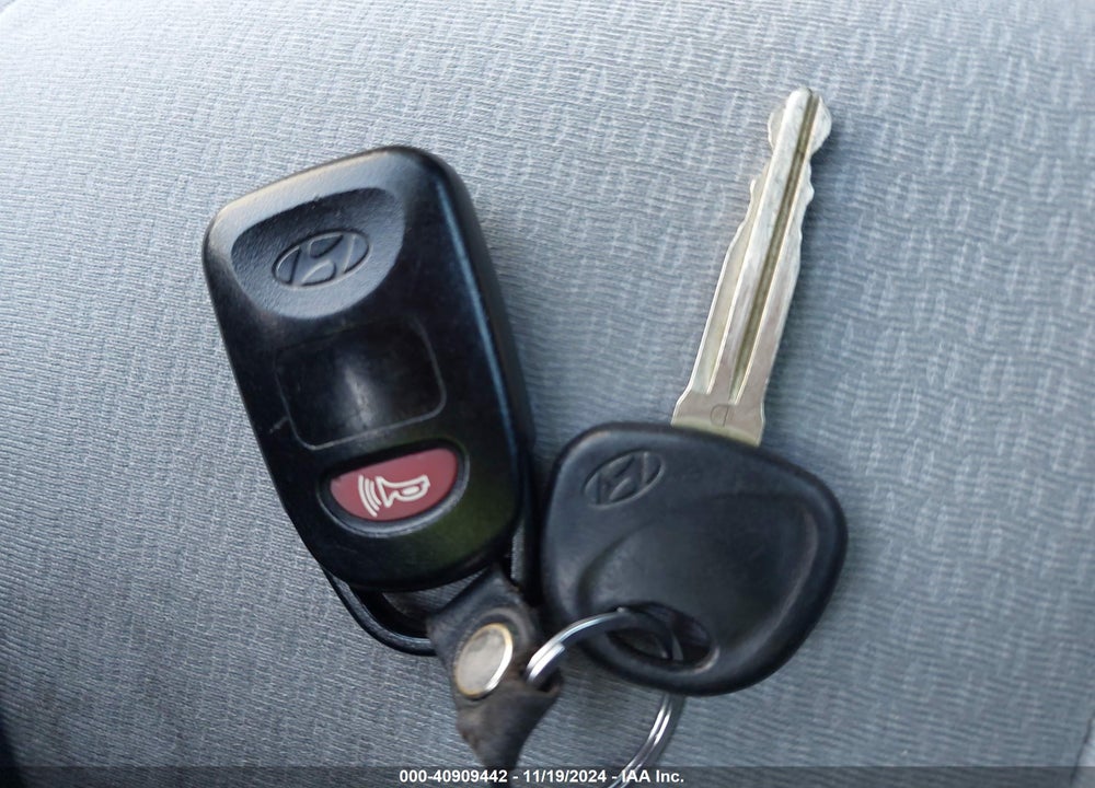 2009 HYUNDAI ELANTRA GLS VIN: KMHDU46D09U673329
