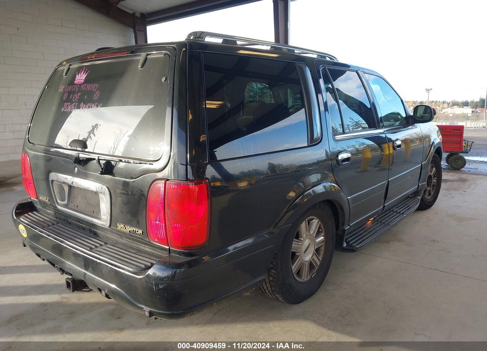 2002 LINCOLN NAVIGATOR VIN: 5LMFU28R32LJ00679