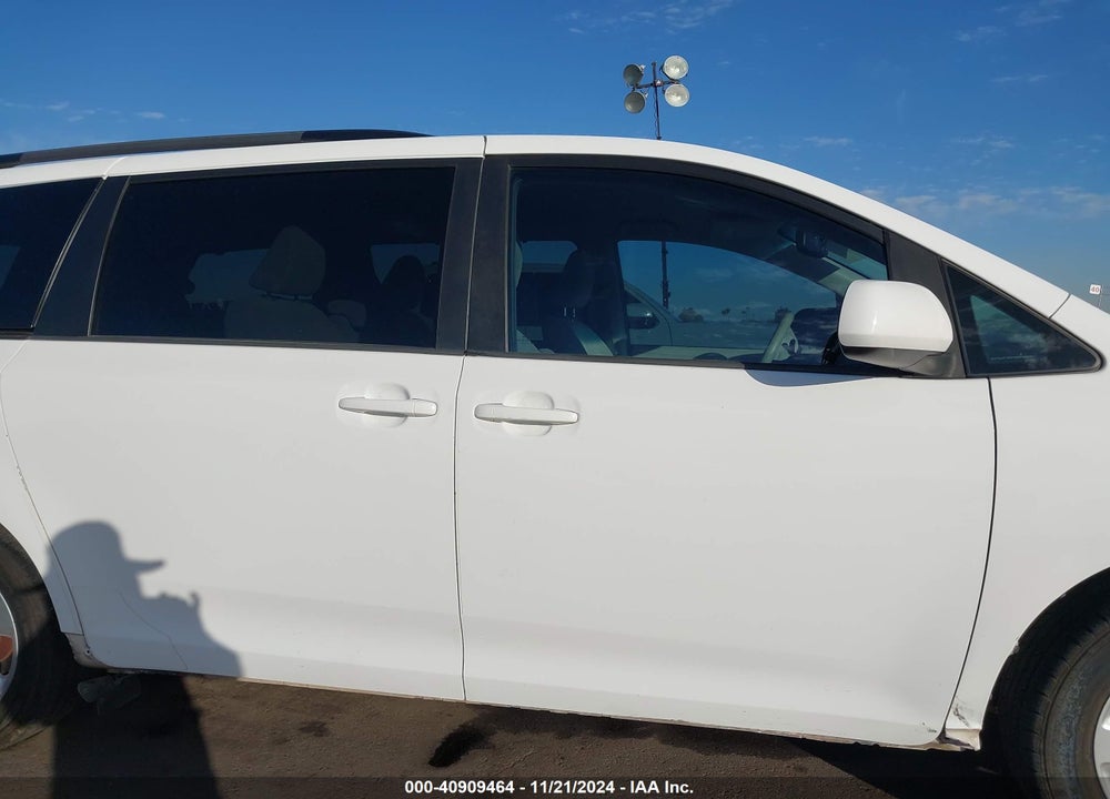 2014 TOYOTA SIENNA LE V6 8 PASSENGER VIN: 5TDKK3DC9ES464627