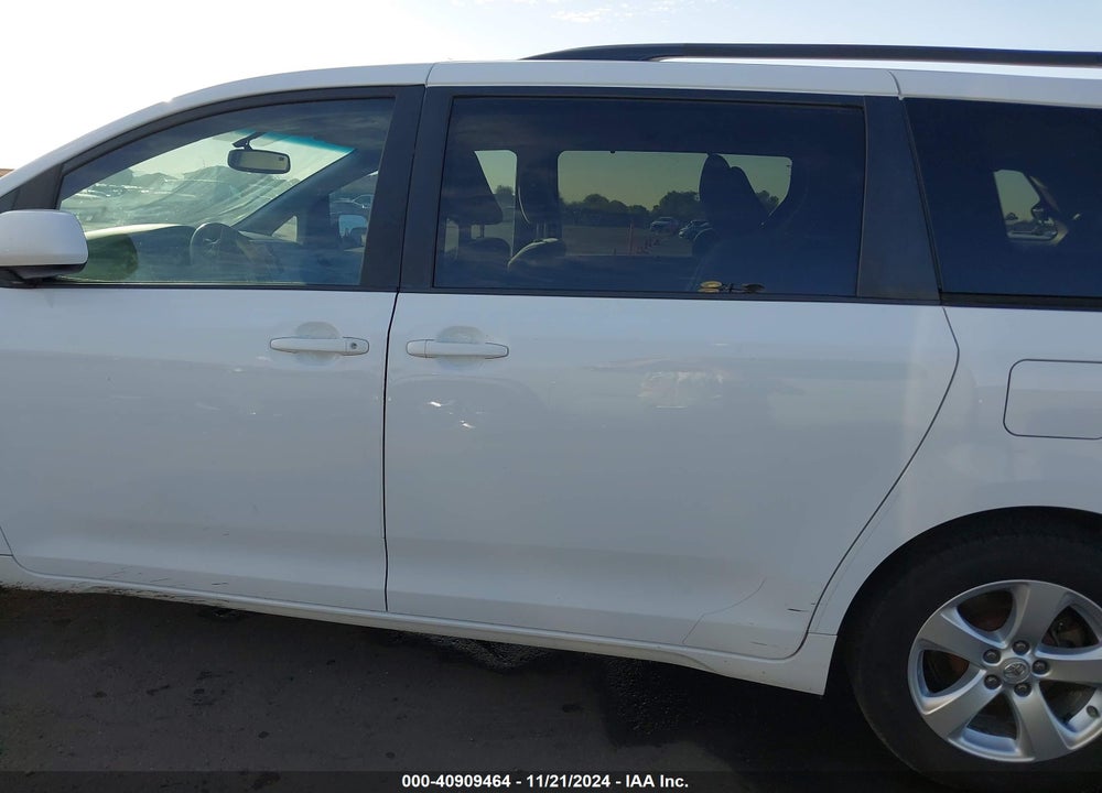 2014 TOYOTA SIENNA LE V6 8 PASSENGER VIN: 5TDKK3DC9ES464627