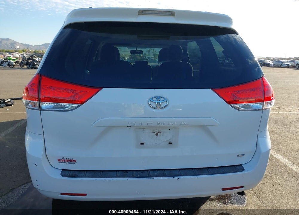 2014 TOYOTA SIENNA LE V6 8 PASSENGER VIN: 5TDKK3DC9ES464627