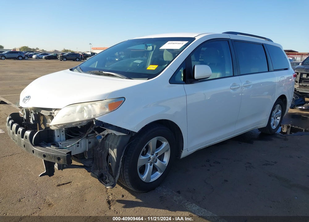 2014 TOYOTA SIENNA LE V6 8 PASSENGER VIN: 5TDKK3DC9ES464627