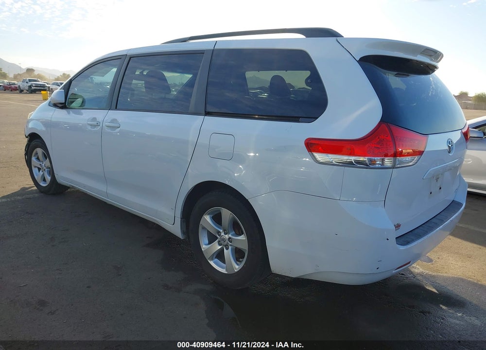2014 TOYOTA SIENNA LE V6 8 PASSENGER VIN: 5TDKK3DC9ES464627