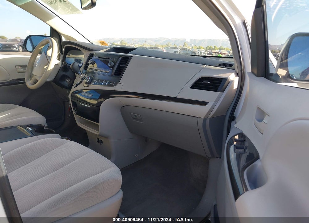 2014 TOYOTA SIENNA LE V6 8 PASSENGER VIN: 5TDKK3DC9ES464627