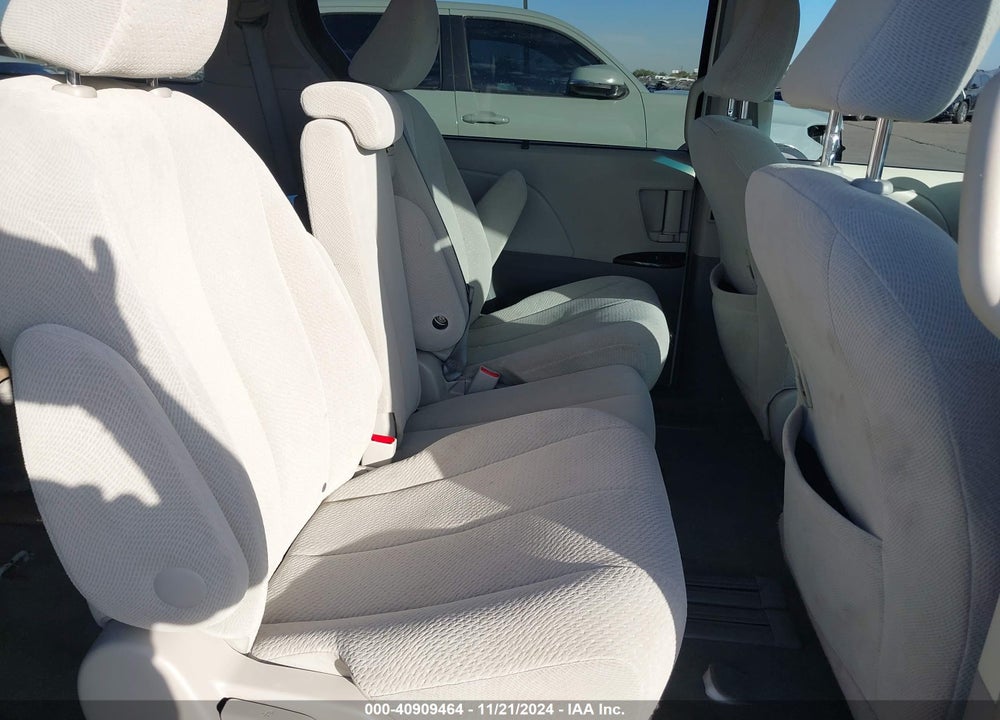 2014 TOYOTA SIENNA LE V6 8 PASSENGER VIN: 5TDKK3DC9ES464627