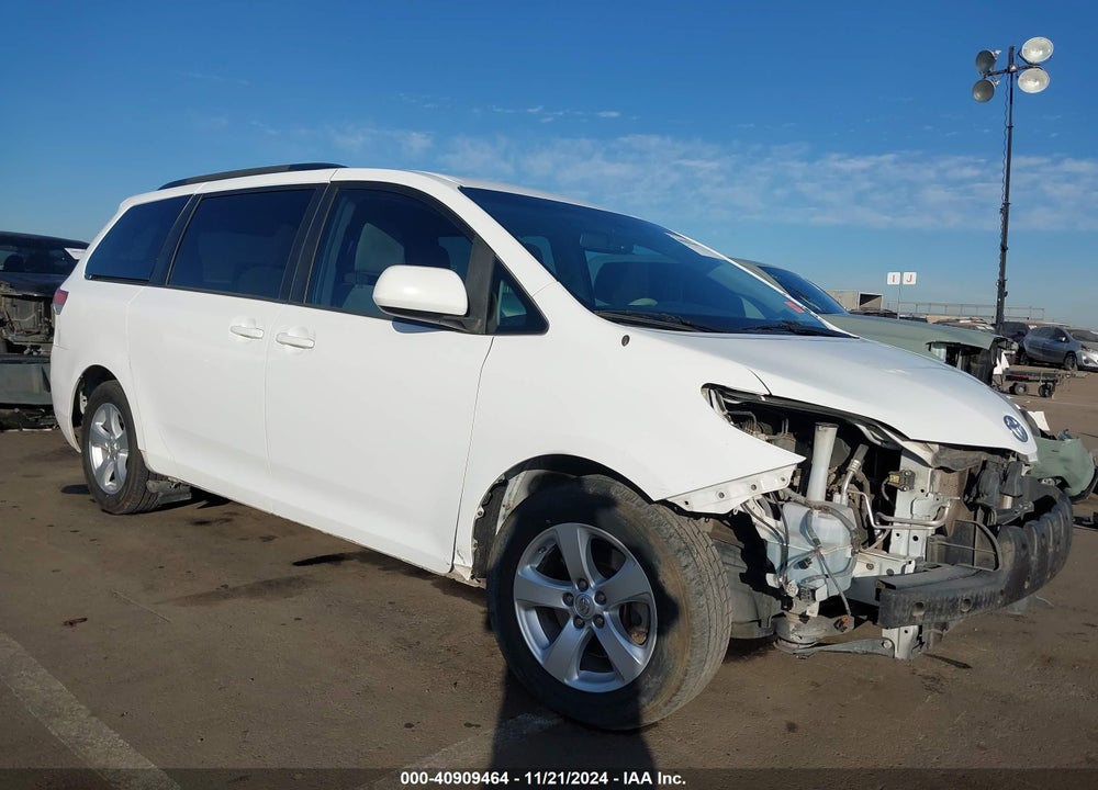 2014 TOYOTA SIENNA LE V6 8 PASSENGER VIN: 5TDKK3DC9ES464627