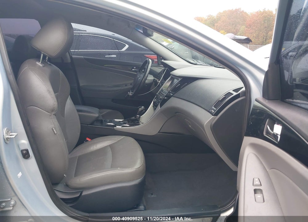 2014 HYUNDAI SONATA VIN: 5NPEC4AC2EH818692
