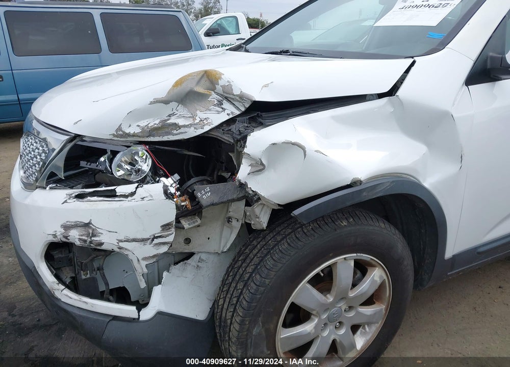 2012 KIA SORENTO LX VIN: 5XYKT3A69CG308481