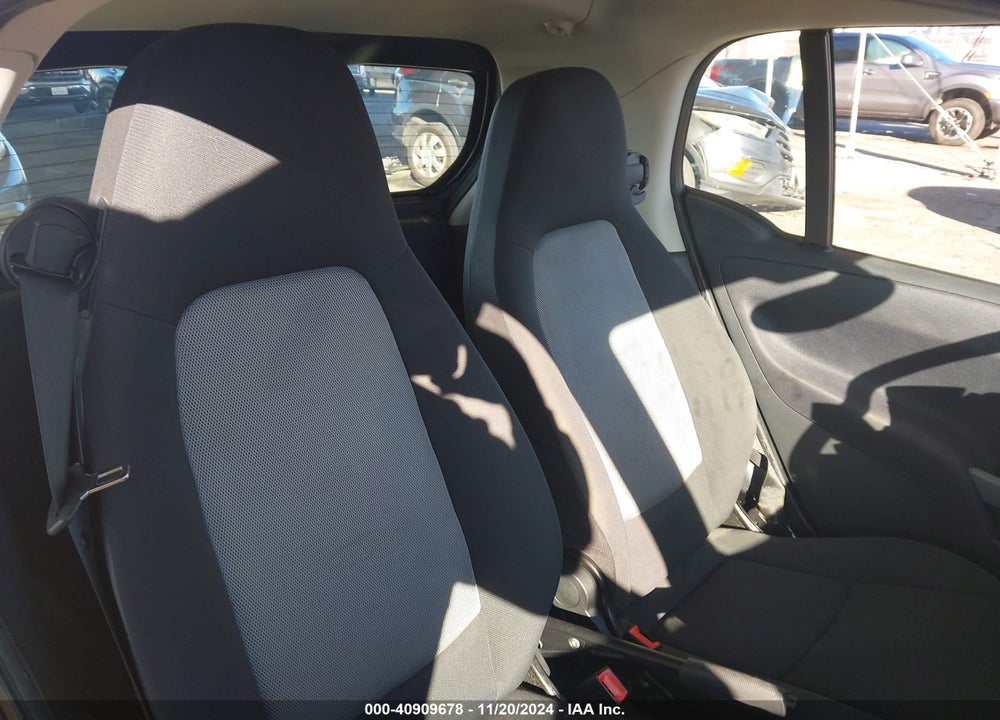 2015 SMART FORTWO PASSION/PURE VIN: WMEEJ3BAXFK797561