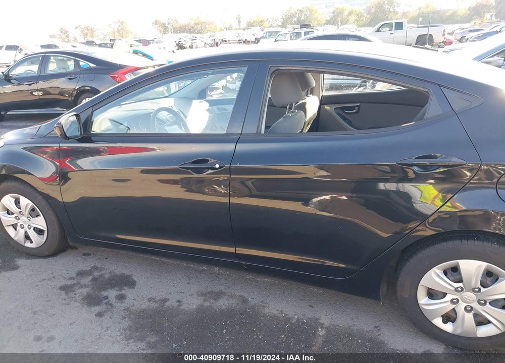 2016 HYUNDAI ELANTRA SE VIN: 5NPDH4AE0GH747820