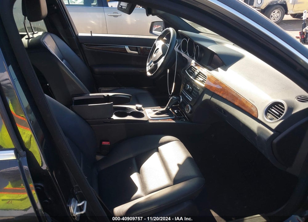 2012 MERCEDES-BENZ C 300 LUXURY 4MATIC/SPORT 4MATIC VIN: WDDGF8BBXCA715284