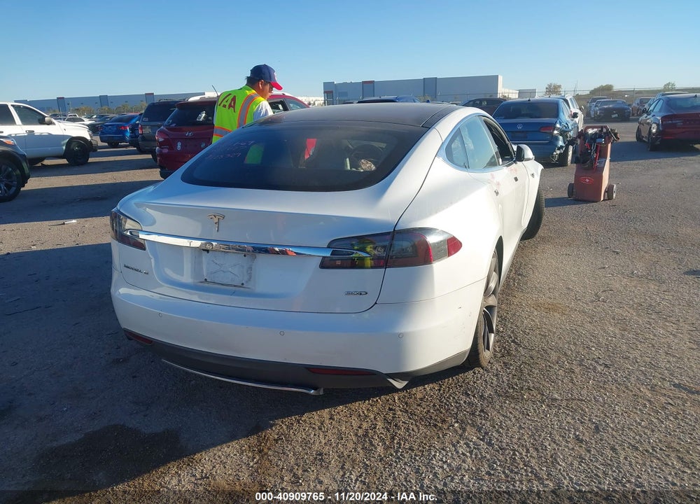 2016 TESLA MODEL S VIN: 5YJSA1E23GF128329