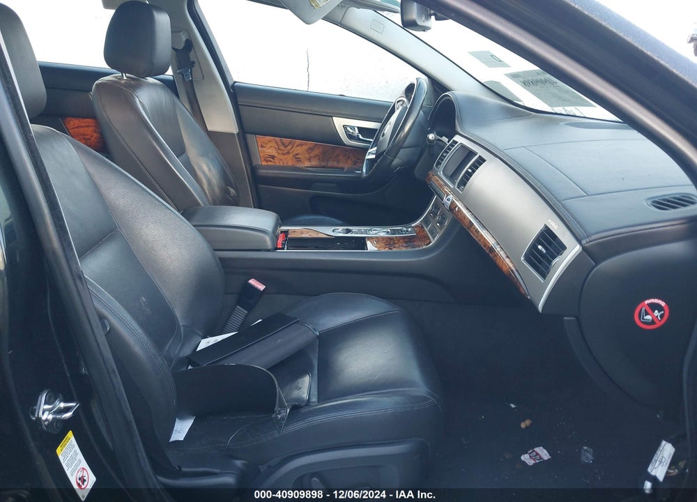 2015 JAGUAR XF VIN: SAJWA0FS1FPU61824
