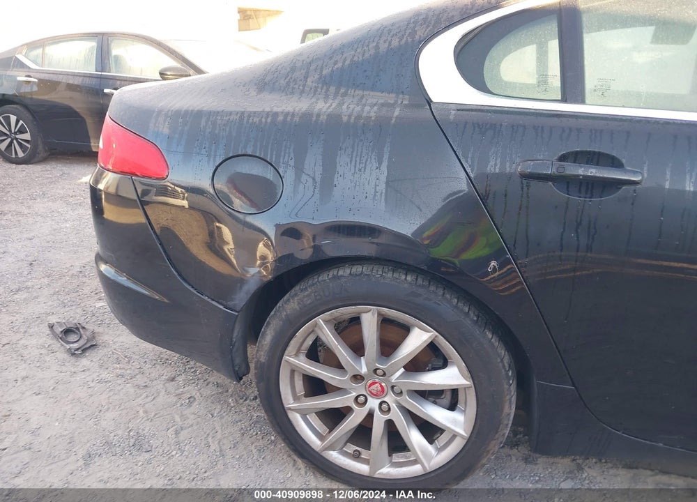 2015 JAGUAR XF VIN: SAJWA0FS1FPU61824