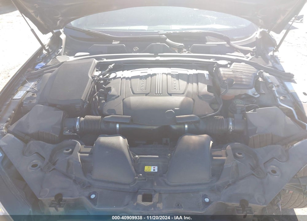 2014 JAGUAR XF VIN: SAJWA0EX8E8U19057