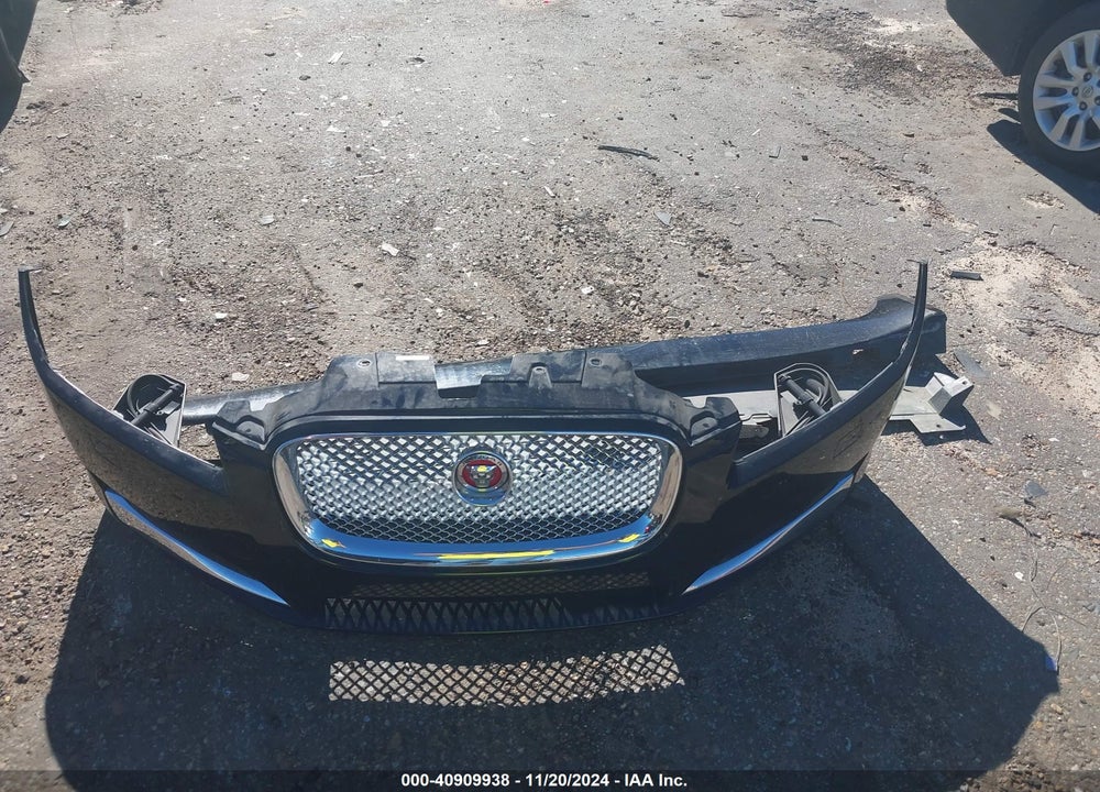 2014 JAGUAR XF VIN: SAJWA0EX8E8U19057