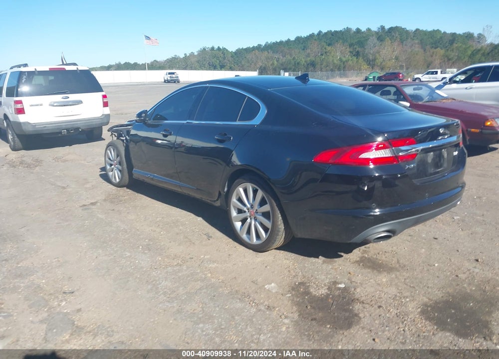 2014 JAGUAR XF VIN: SAJWA0EX8E8U19057