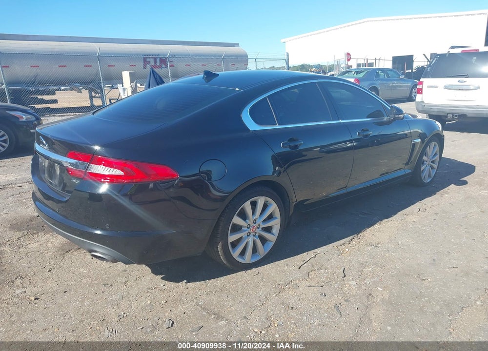 2014 JAGUAR XF VIN: SAJWA0EX8E8U19057