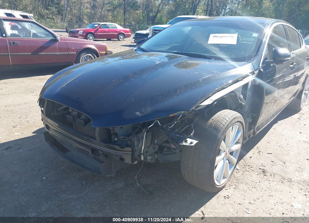 2014 JAGUAR XF VIN: SAJWA0EX8E8U19057