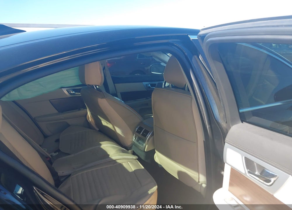 2014 JAGUAR XF VIN: SAJWA0EX8E8U19057