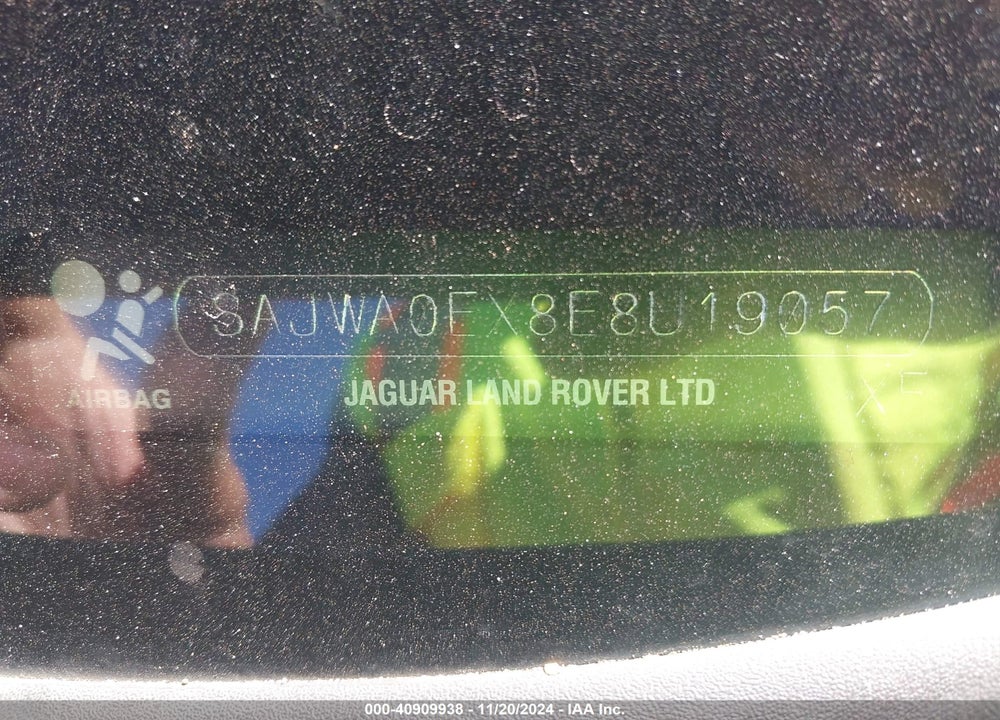 2014 JAGUAR XF VIN: SAJWA0EX8E8U19057