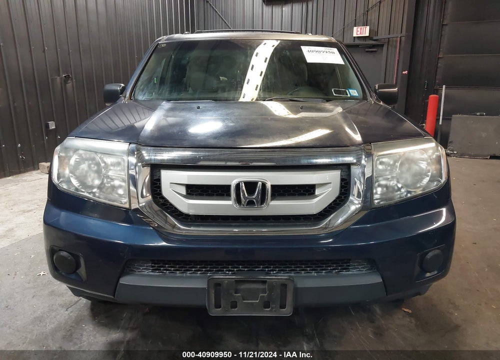 2011 HONDA PILOT LX VIN: 5FNYF4H29BB013672