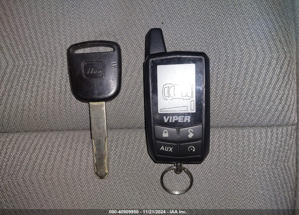 2011 HONDA PILOT LX VIN: 5FNYF4H29BB013672