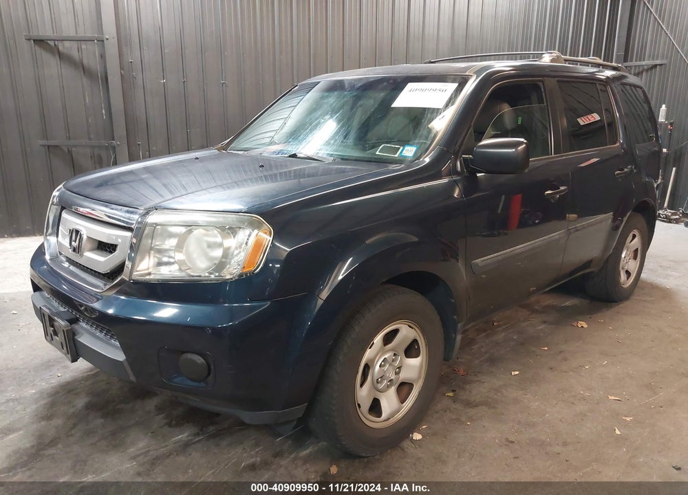 2011 HONDA PILOT LX VIN: 5FNYF4H29BB013672
