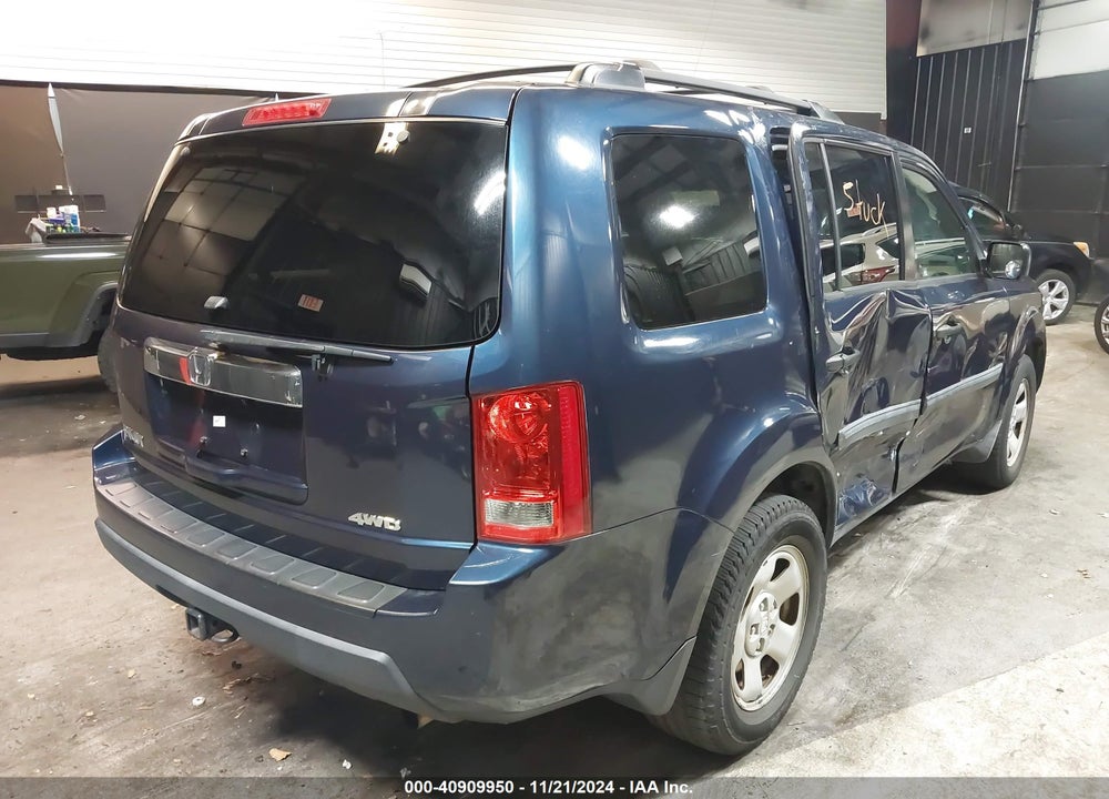 2011 HONDA PILOT LX VIN: 5FNYF4H29BB013672