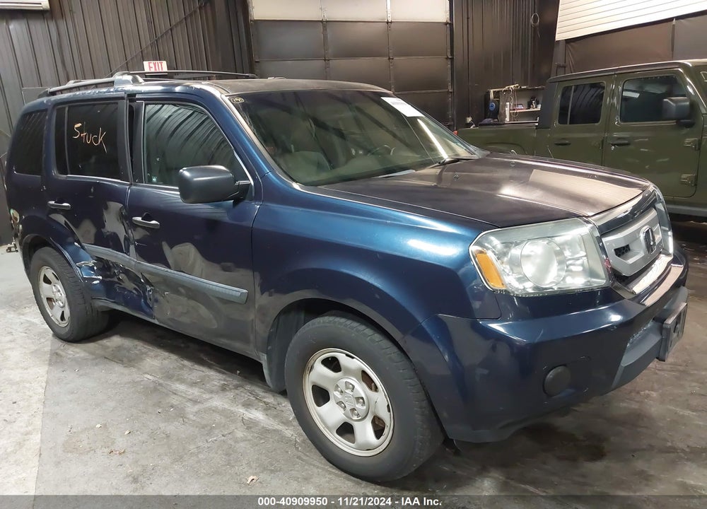 2011 HONDA PILOT LX VIN: 5FNYF4H29BB013672