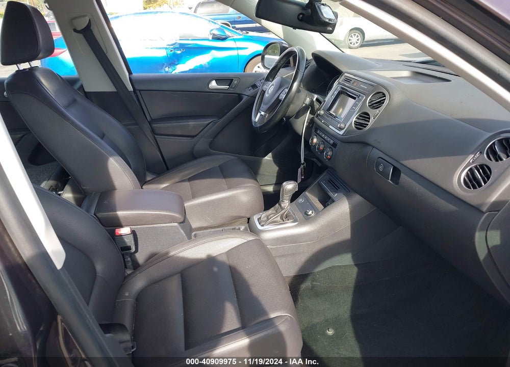 2016 VOLKSWAGEN TIGUAN S VIN: WVGAV7AX0GW539165