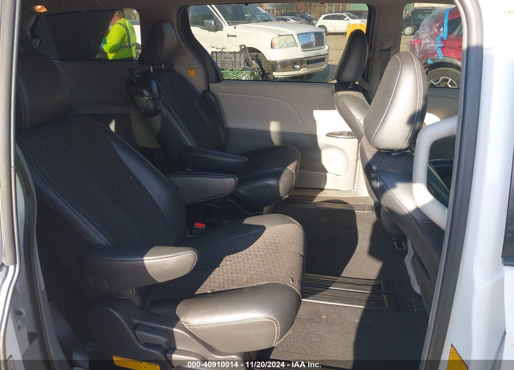 2011 TOYOTA SIENNA SPORT VIN: 5TDXK3DC4BS032044