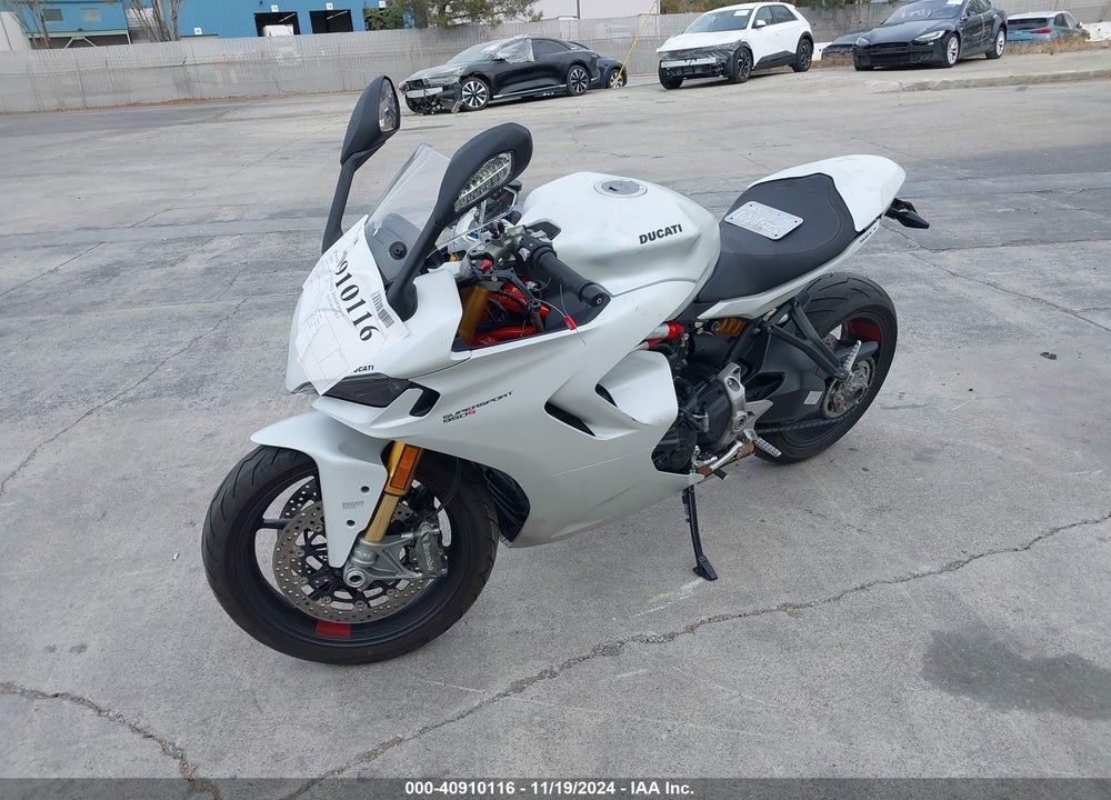 2021 DUCATI SUPERSPORT VIN: ZDMVABDS8MB001700
