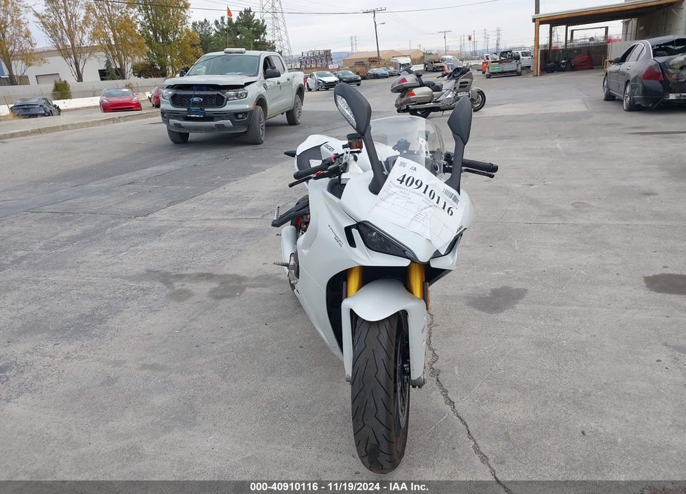 2021 DUCATI SUPERSPORT VIN: ZDMVABDS8MB001700